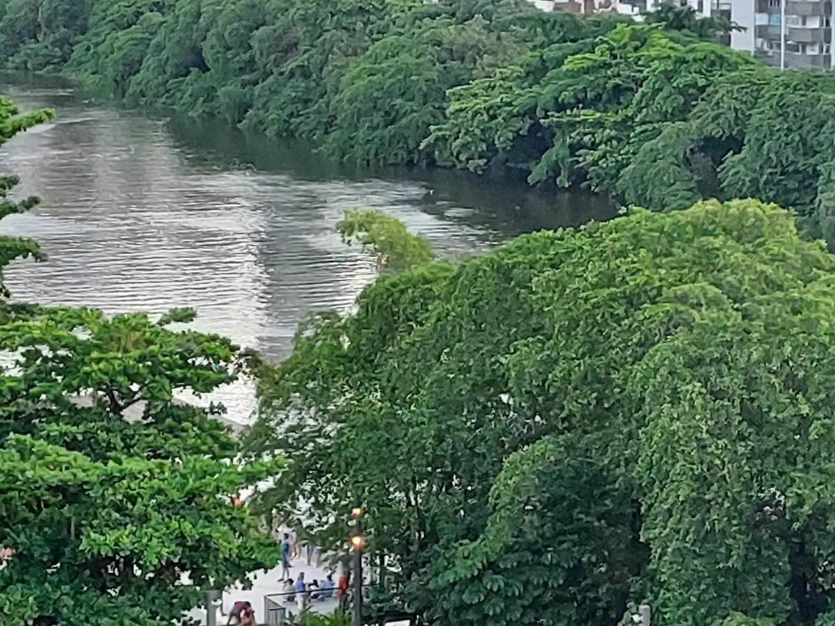 2 Suites Amplas, Ventiladas Com Banheiro Privativo E Vista Para O Rio E 1 Quarto Individual Recife