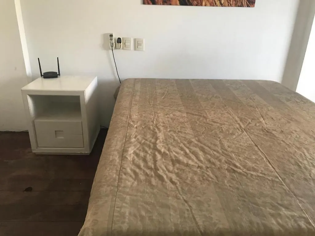 2 Suites Amplas, Ventiladas Com Banheiro Privativo E Vista Para O Rio E 1 Quarto Individual Recife Brasil