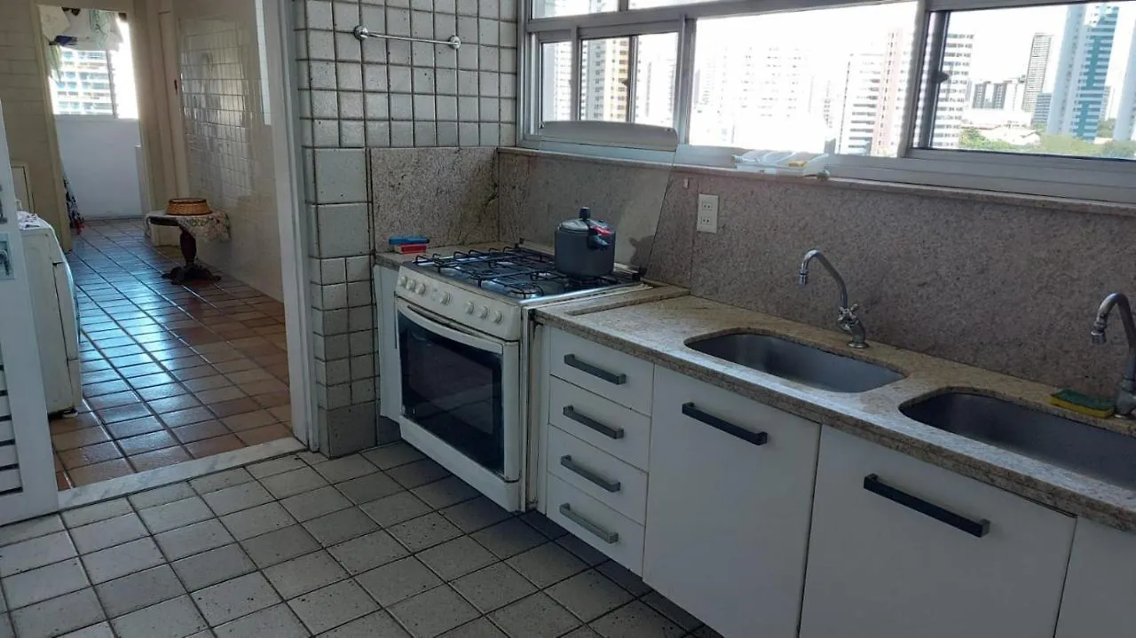 Δωμάτια σε οικογενειακή κατοικία 2 Suites Amplas, Ventiladas Com Banheiro Privativo E Vista Para O Rio E 1 Quarto Individual Ρεσίφε