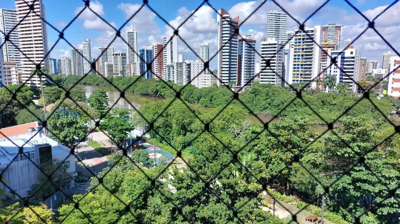 2 Suites Amplas, Ventiladas Com Banheiro Privativo E Vista Para O Rio E 1 Quarto Individual Recife Brasil