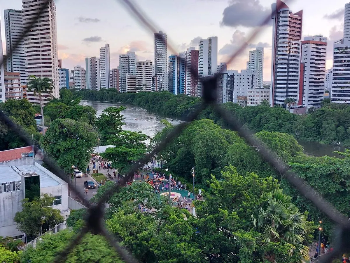 2 Suites Amplas, Ventiladas Com Banheiro Privativo E Vista Para O Rio E 1 Quarto Individual Recife Brasil