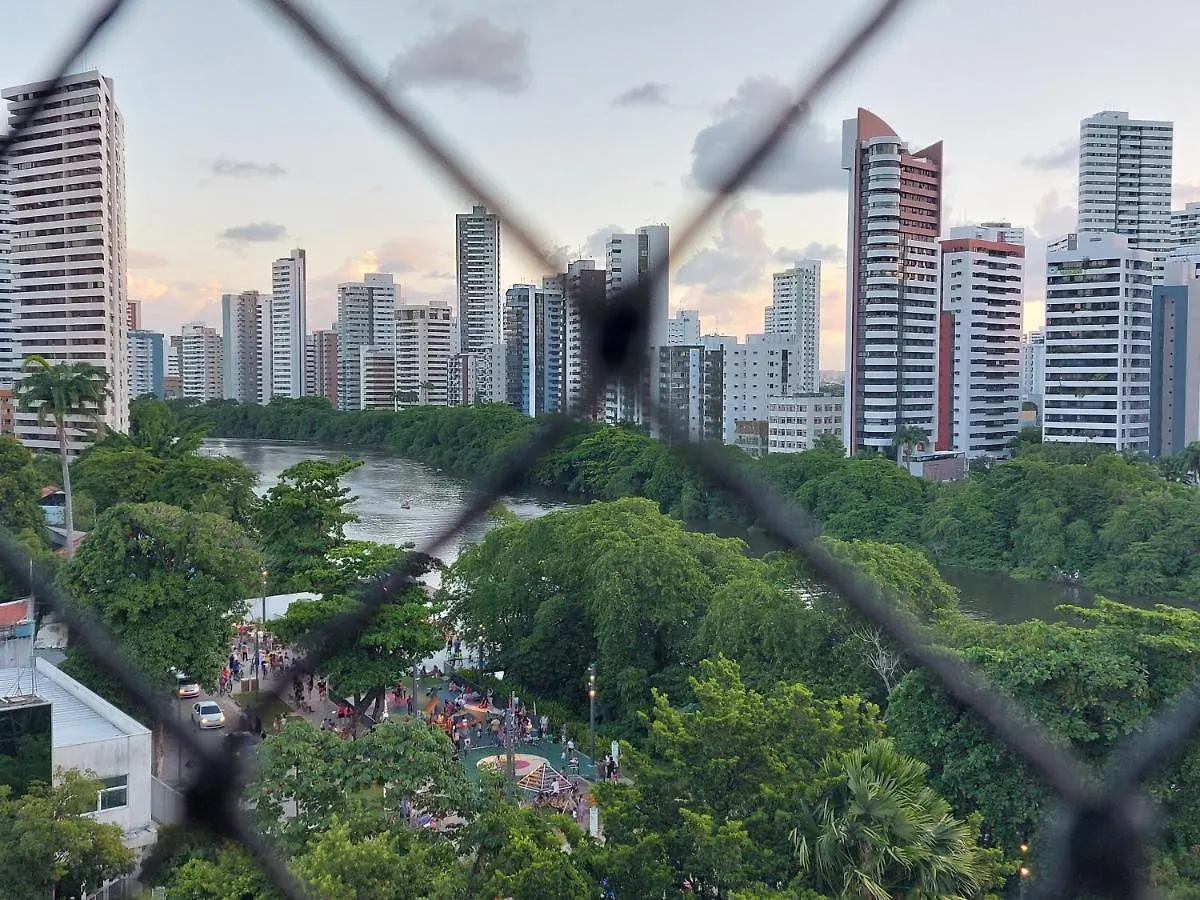 Quarto em Acomodações Particulares 2 Suites Amplas, Ventiladas Com Banheiro Privativo E Vista Para O Rio E 1 Quarto Individual Recife